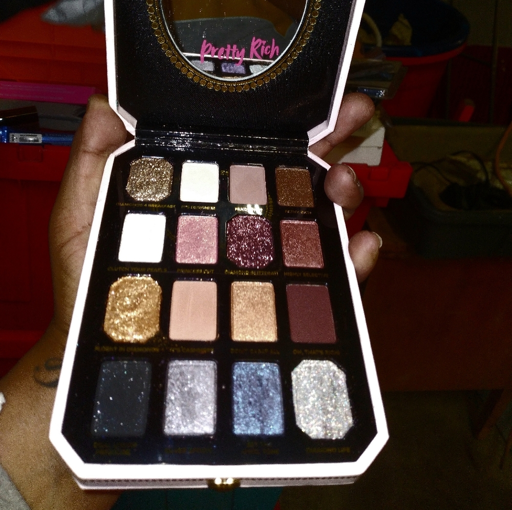 Too faced eyeshadow palet